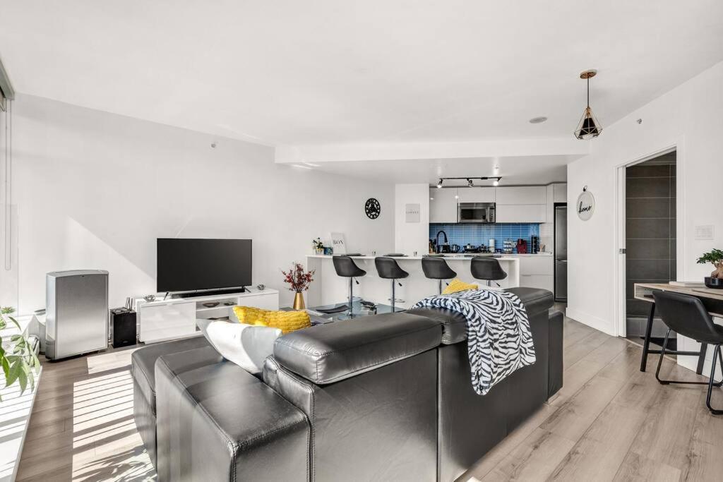Central Luxury Apartment With Best City Views! Ванкувер Экстерьер фото