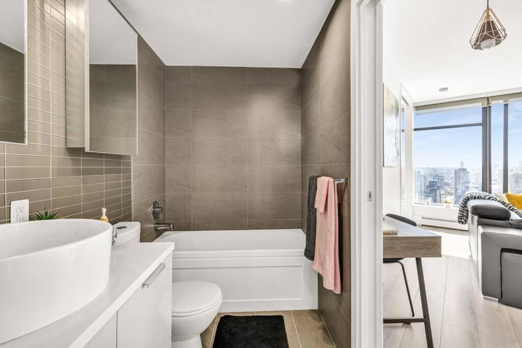 Central Luxury Apartment With Best City Views! Ванкувер Экстерьер фото